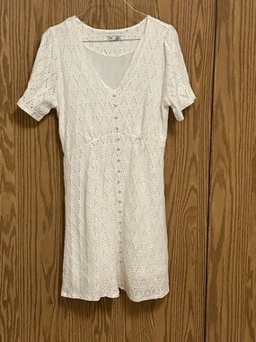 NWOT Dex White Eyelet V-Neck Button Front top dress size medium